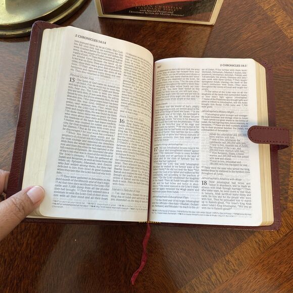 HCSB MARINE'S BIBLE By Holman Bible Staff With Slide Tab Closure (see Photos) - Picture 13 of 13